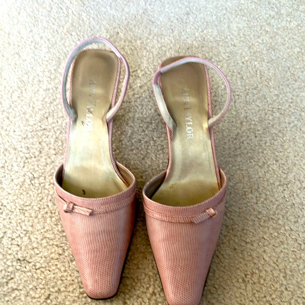 NWT Ann Taylor textured print slingbacks